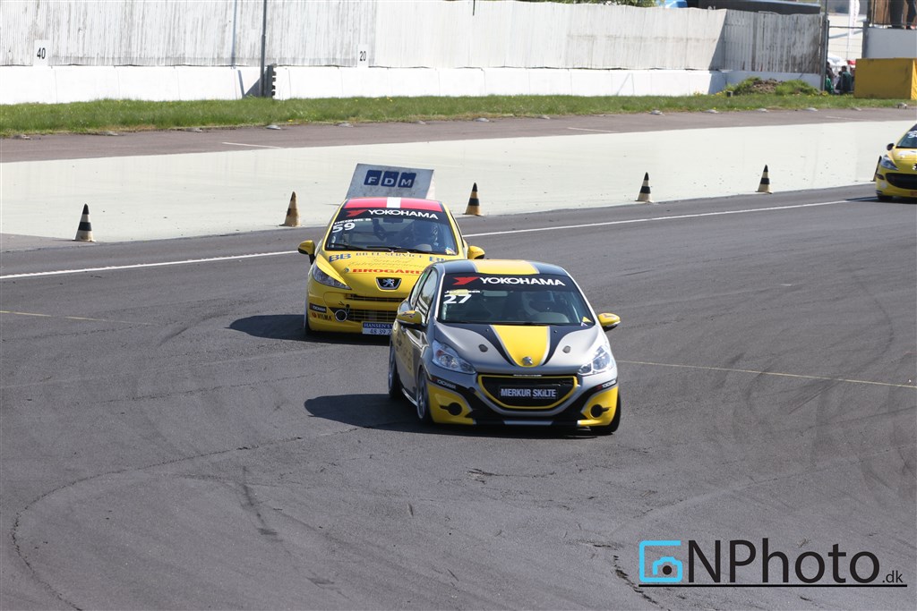 Morten Jespersen #27 og Dennis Bannergaard #59 kæmpede om sejren i heat 1
(Foto: CN Photo)